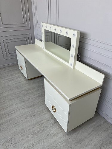 Гримерный столик из крашенного МДФ