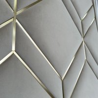 стеновая панель с натуральной латунью