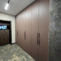 Шкаф в прихожую.Материал мдф с фрезеровкой в эмали