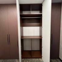 Шкаф в прихожую.Материал мдф с фрезеровкой в эмали