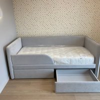 Лаконичный диванчик с бортиком